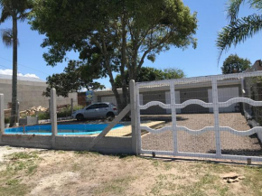 Casa com piscina 400 m do mar